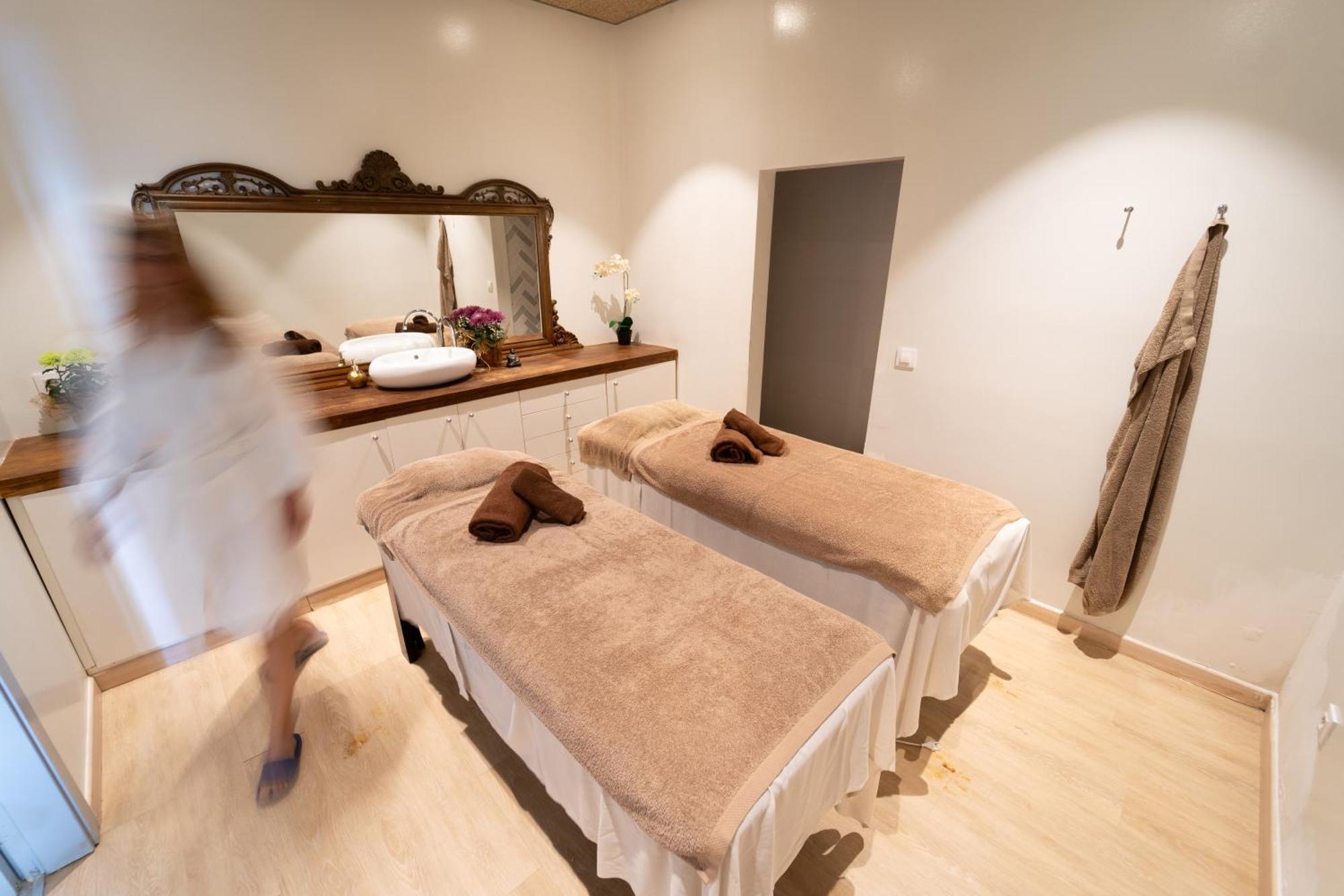 Hotel & Apartaments Thalassa Sport & Spa Roses Zewnętrze zdjęcie