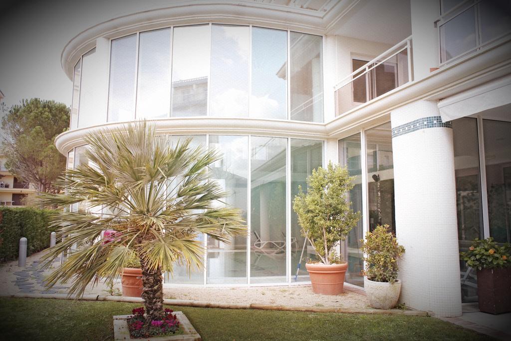Hotel & Apartaments Thalassa Sport & Spa Roses Zewnętrze zdjęcie